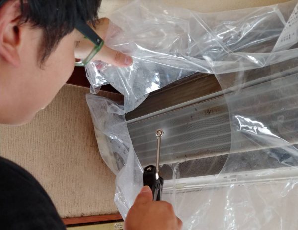 エアコン分解高圧洗浄